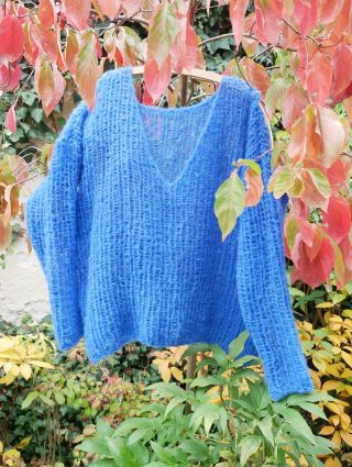 Podzim = podzimní móda = svetry na denním pořádku❤️ Máme teď pár nových kousků, které si můžete zakoupit v našem obchodě....